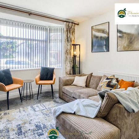 3 Bedroom Coventry House By Passionfruitproperties With Free Wi-Fi, Large Garden And Driveway - 52Nrc ภายนอก รูปภาพ