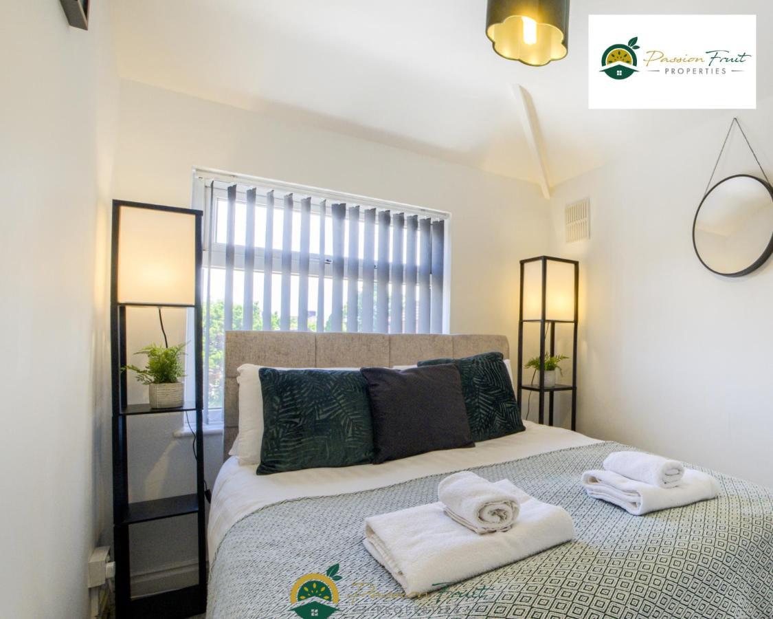 3 Bedroom Coventry House By Passionfruitproperties With Free Wi-Fi, Large Garden And Driveway - 52Nrc ภายนอก รูปภาพ