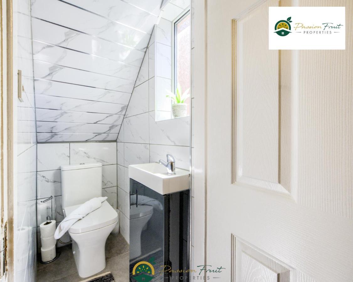 3 Bedroom Coventry House By Passionfruitproperties With Free Wi-Fi, Large Garden And Driveway - 52Nrc ภายนอก รูปภาพ