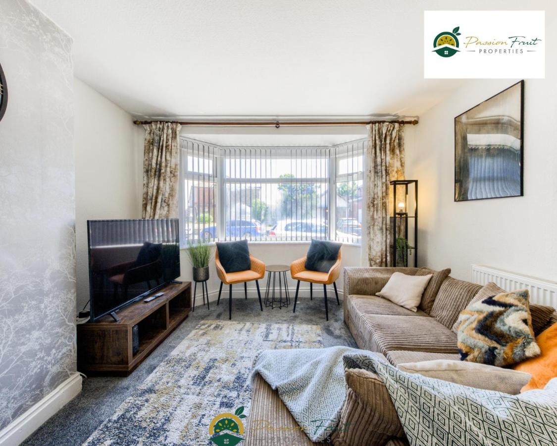 3 Bedroom Coventry House By Passionfruitproperties With Free Wi-Fi, Large Garden And Driveway - 52Nrc ภายนอก รูปภาพ
