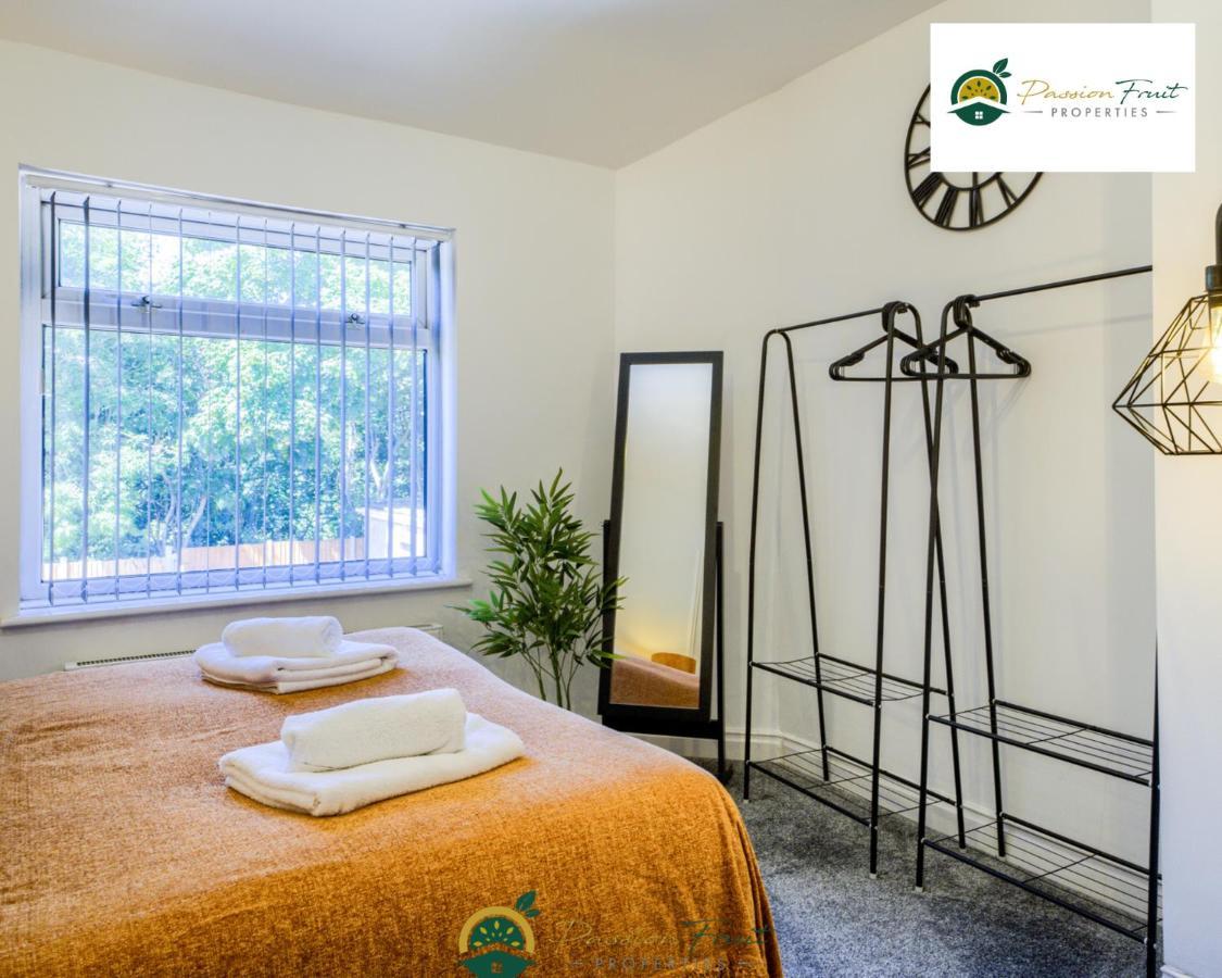 3 Bedroom Coventry House By Passionfruitproperties With Free Wi-Fi, Large Garden And Driveway - 52Nrc ภายนอก รูปภาพ