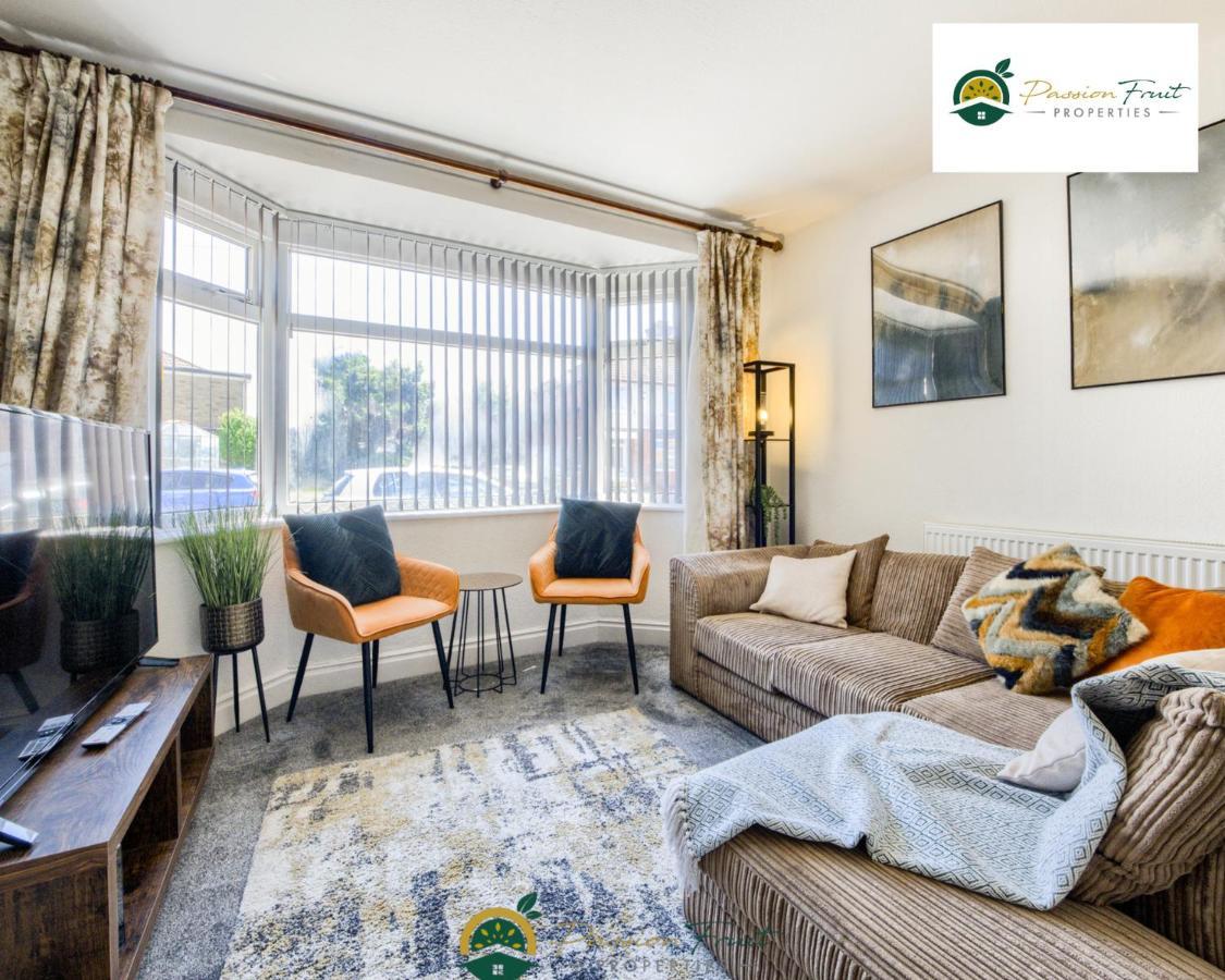 3 Bedroom Coventry House By Passionfruitproperties With Free Wi-Fi, Large Garden And Driveway - 52Nrc ภายนอก รูปภาพ