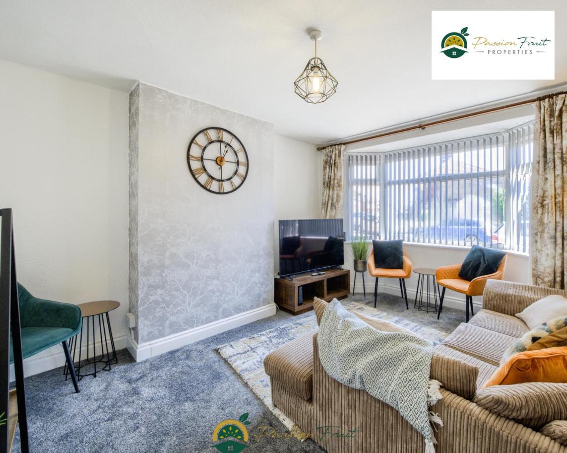 3 Bedroom Coventry House By Passionfruitproperties With Free Wi-Fi, Large Garden And Driveway - 52Nrc ภายนอก รูปภาพ
