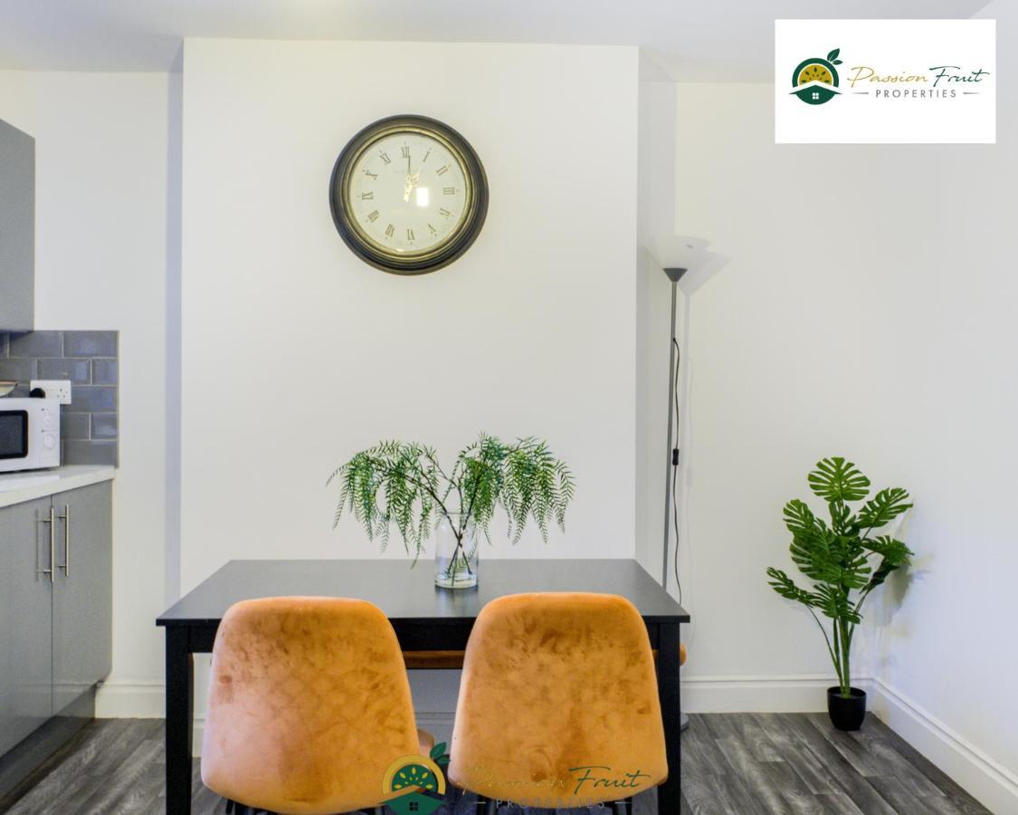 3 Bedroom Coventry House By Passionfruitproperties With Free Wi-Fi, Large Garden And Driveway - 52Nrc ภายนอก รูปภาพ