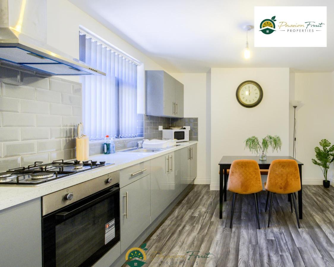 3 Bedroom Coventry House By Passionfruitproperties With Free Wi-Fi, Large Garden And Driveway - 52Nrc ภายนอก รูปภาพ