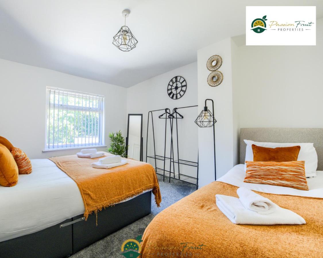 3 Bedroom Coventry House By Passionfruitproperties With Free Wi-Fi, Large Garden And Driveway - 52Nrc ภายนอก รูปภาพ