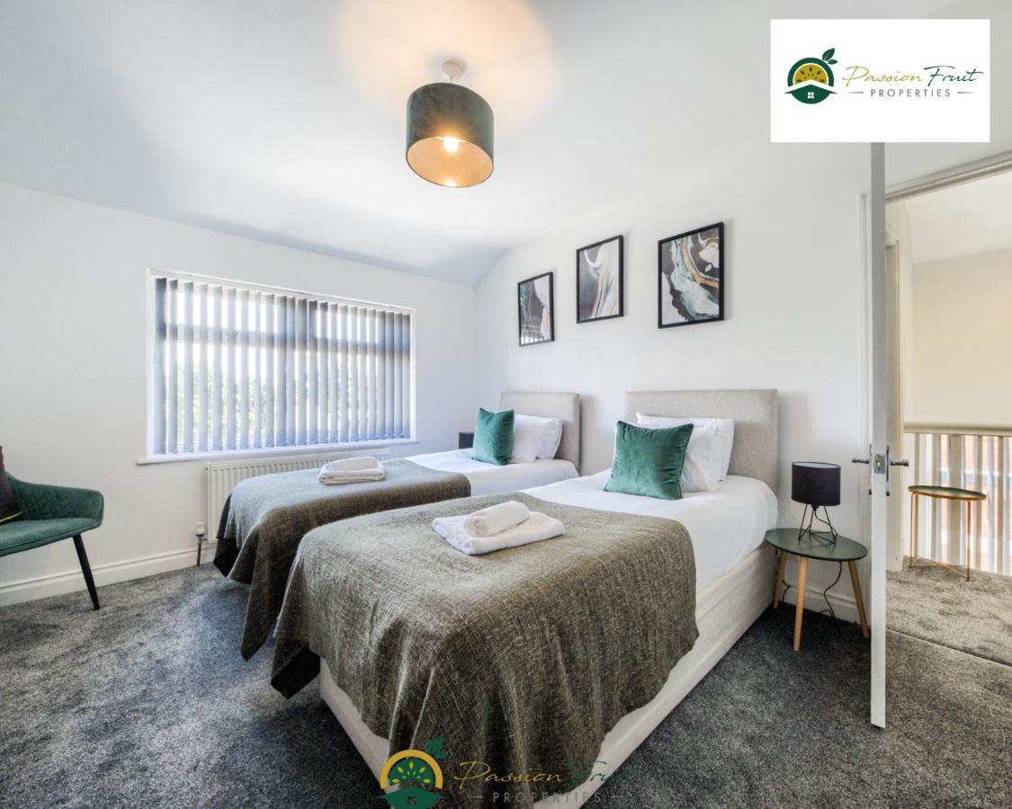 3 Bedroom Coventry House By Passionfruitproperties With Free Wi-Fi, Large Garden And Driveway - 52Nrc ภายนอก รูปภาพ